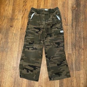 Children’s place Size 7 camo cargo pants.